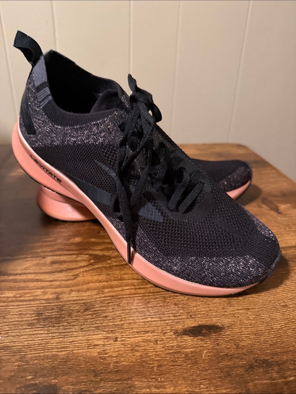 Brooks Women's sparkly Black Knit Training Shoes Salmon\Coral Sole